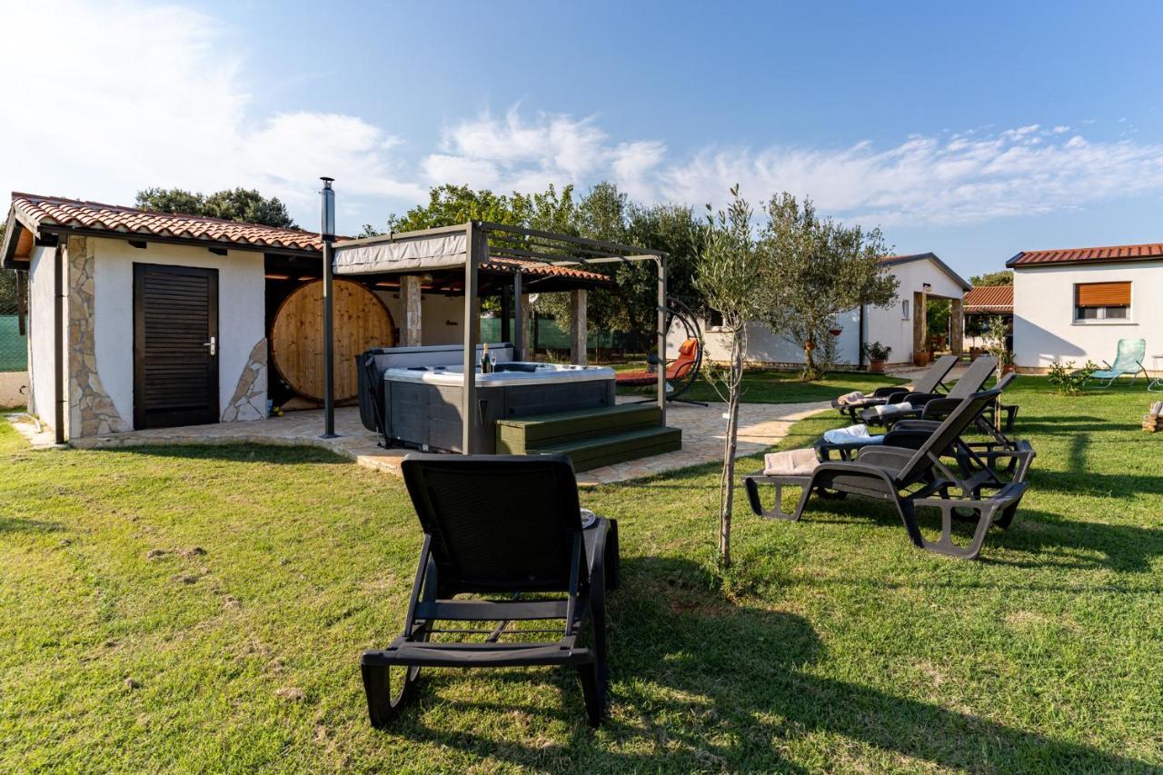 Holiday Home Kerniat بولا المظهر الخارجي الصورة