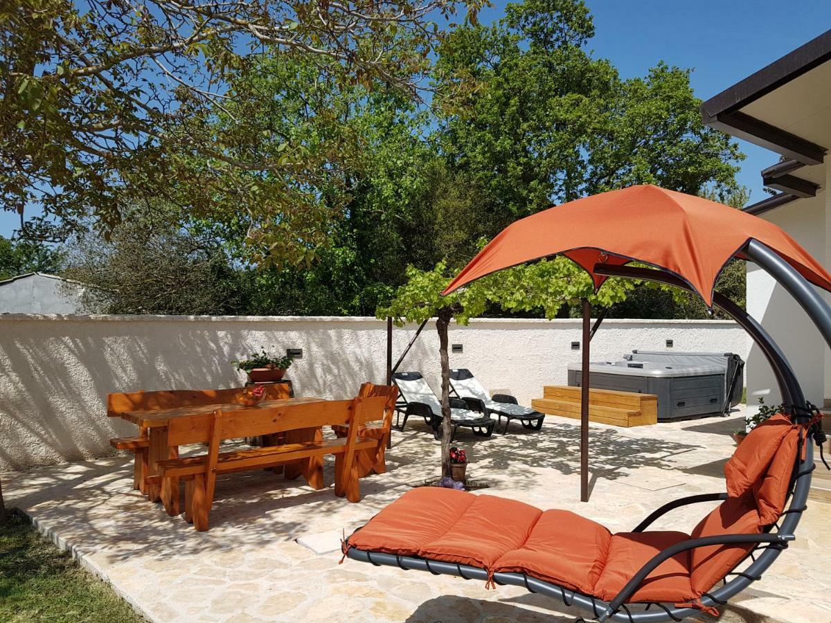 Holiday Home Kerniat بولا المظهر الخارجي الصورة